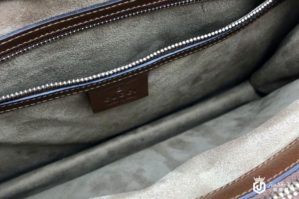 上图为奢侈品古驰驼色双G手提包内部