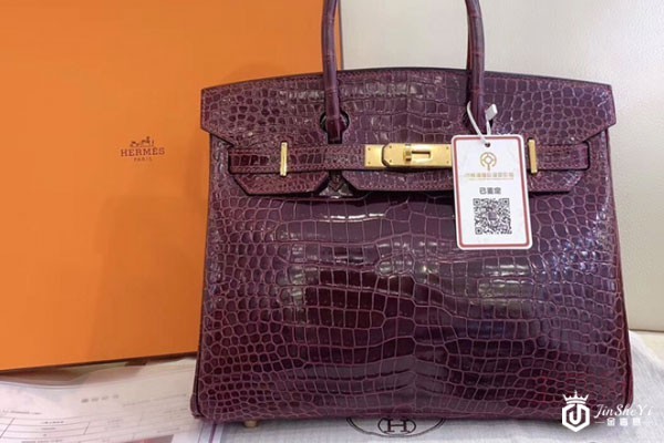 上图为二手爱马仕酒红色野生鳄鱼皮铂金包包