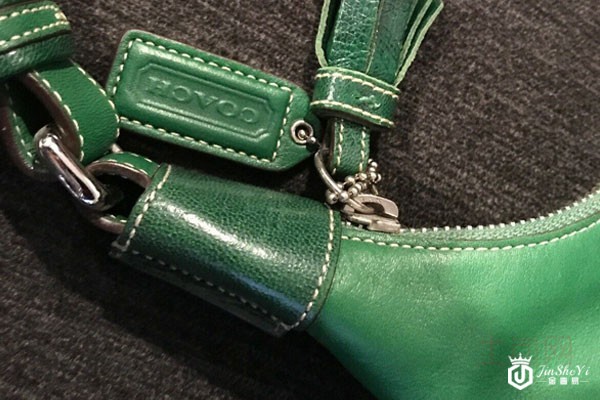 蔻驰绿牛皮秋千包(肩带接口) 蔻驰绿牛皮秋千包(肩带接口)