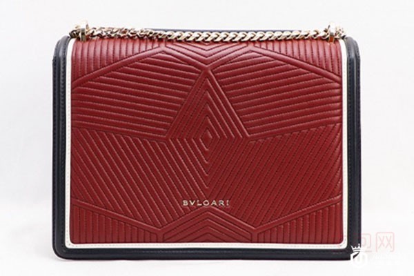 宝格丽宝格丽石榴石色蛇头链条女包背面 宝格丽宝格丽石榴石色蛇头链条女包背面