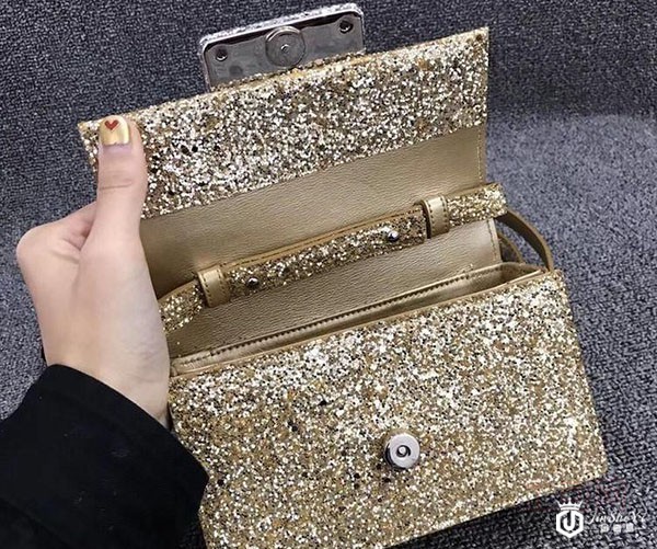 95新圣罗兰亮片二手包包回收价格很低，究竟是谁出了错