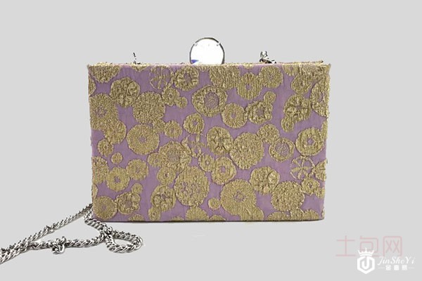 缪缪刺绣晚宴手拿包包回收路程顺畅，其中隐藏何种秘诀