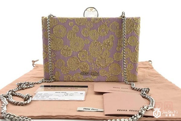 缪缪刺绣晚宴手拿包包回收路程顺畅，其中隐藏何种秘诀