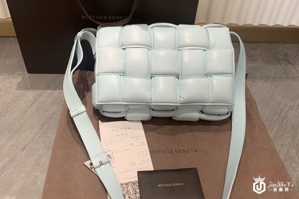 葆蝶家cassette枕头包包二手回收没可能高价？并不是的！