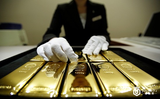 1575426080219507.jpg 黄金投资成市场“香饽饽 新手投资纸黄金需要注意什么?.jpg