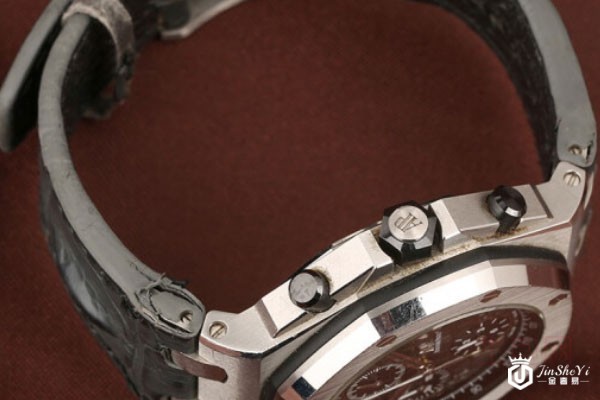 爱彼皇家橡树离岸型26470ST.OO.A104CR.01手表侧面实拍 爱彼皇家橡树离岸型26470ST.OO.A104CR.01手表侧面实拍