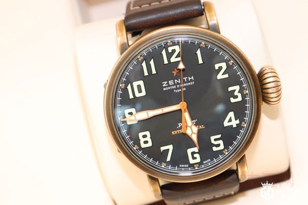 真力时青铜大飞手表外观展示