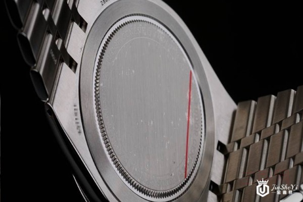 帝舵皇家系列M28600 28600-0005腕表底壳展示