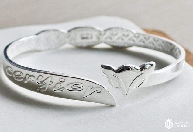 银手镯回收怎么清洗更亮