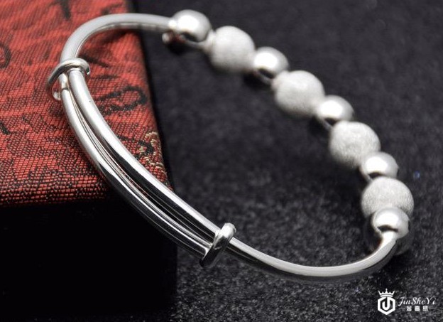 银手镯回收多少一克