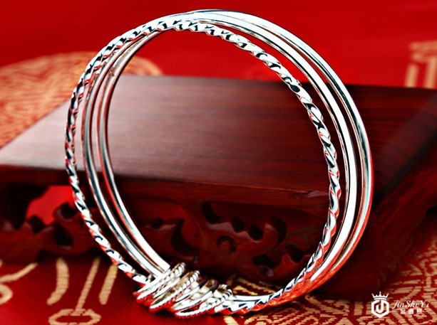 银手镯回收多少一克