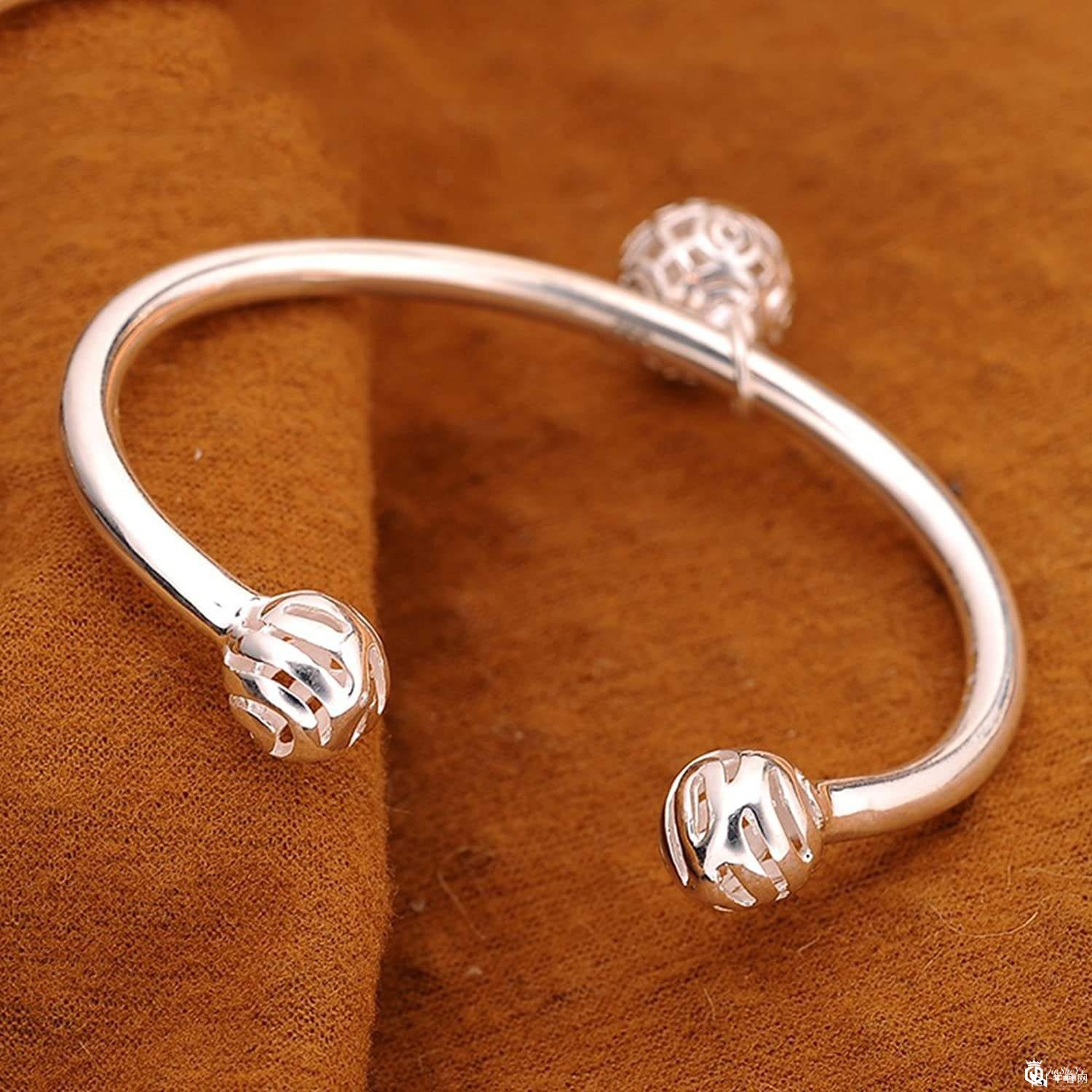 小孩佩戴银饰好不好，银饰手镯回收有价值吗？