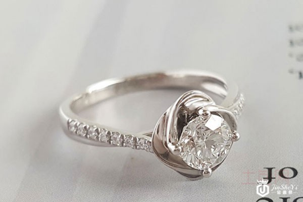 老凤祥50分铂金钻石戒指实拍 老凤祥50分铂金钻石戒指实拍