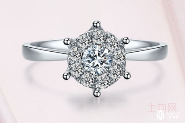 周六福18k白金钻石戒指实拍 周六福18k白金钻石戒指实拍