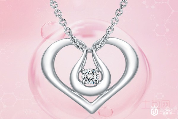 周大福钻石项链展示图