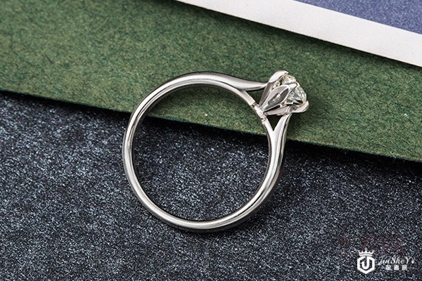 二手95新周大生30分四爪钻戒展示图 二手95新周大生30分四爪钻戒展示图