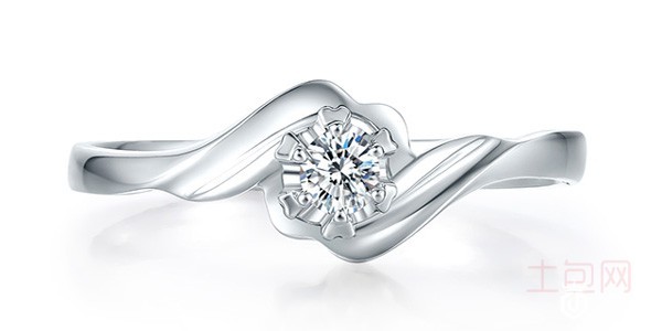 周六福钻石戒指正面展示图