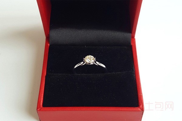 二手95新克徕帝CRD白金钻戒实拍图 二手95新克徕帝CRD白金钻戒实拍图