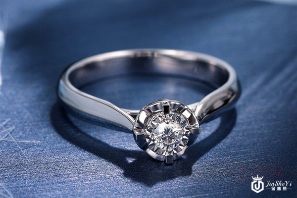 金六福钻戒展示图 金六福钻戒展示图
