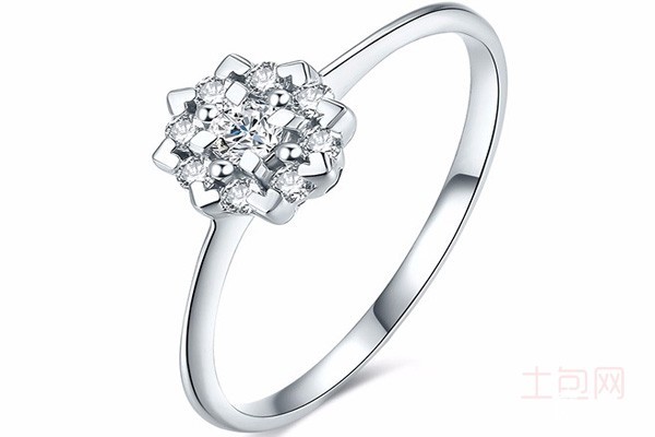 周六福钻戒展示图