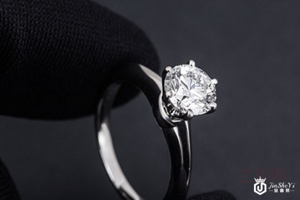 蒂芙尼一克拉钻石戒指实拍 蒂芙尼一克拉钻石戒指实拍
