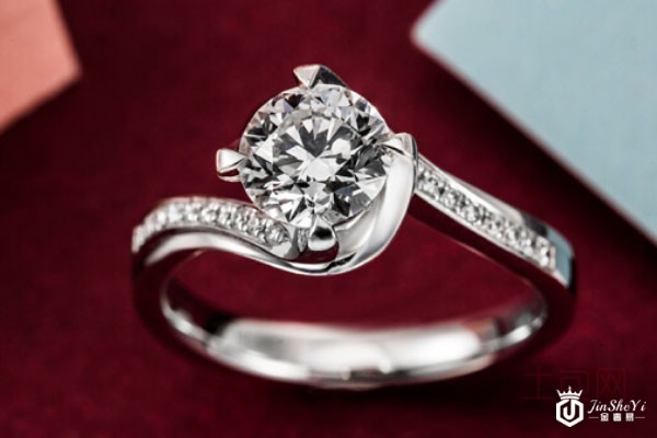 周大福白金钻石戒指实拍 周大福白金钻石戒指实拍