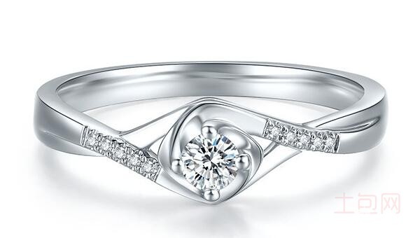 周六福钻戒展示图 周六福钻戒展示图