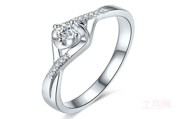 周六福钻戒展示图 周六福钻戒展示图