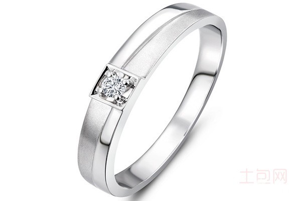 六福钻戒展示图 六福钻戒展示图
