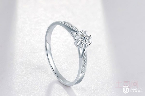 周六福18k白金雪花钻石戒指实拍 周六福18k白金雪花钻石戒指实拍
