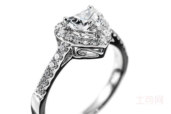 二手95新DR钻戒展示图 二手95新DR钻戒展示图