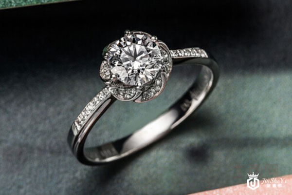 珂兰白金60分钻石戒指实拍 珂兰白金60分钻石戒指实拍