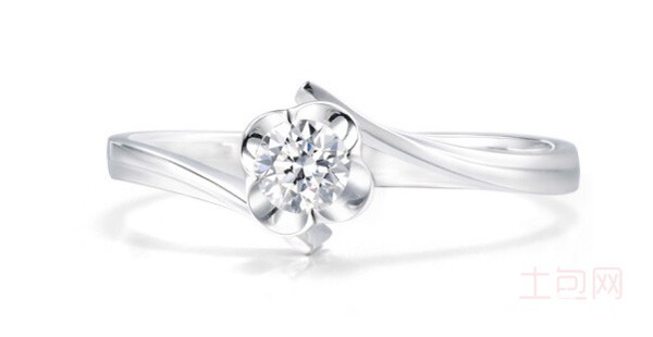 周生生钻戒展示图 周生生钻戒展示图