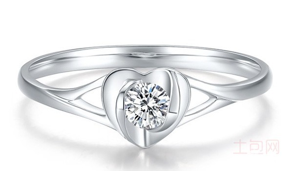 周六福钻戒展示图 周六福钻戒展示图