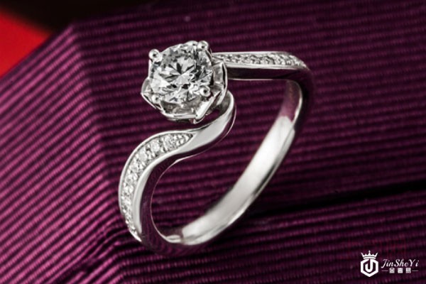 周大福50分白金钻石戒指实拍 周大福50分白金钻石戒指实拍