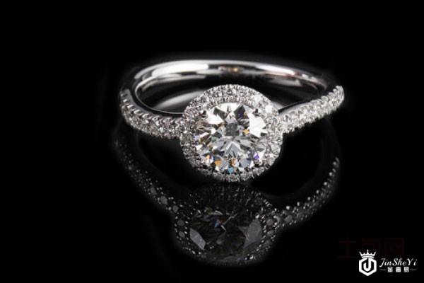 周生生1.05克拉白金钻石戒指实拍 周生生1.05克拉白金钻石戒指实拍