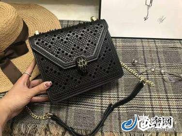 鉴定宝格丽蛇头包真假