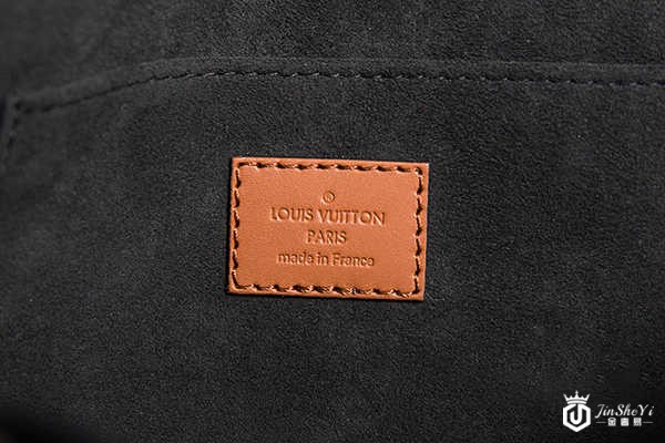 LV25枕头包真假如何辨别