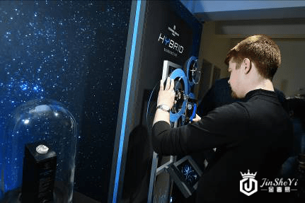 全球首创传统瑞士制智能腕表正式揭幕