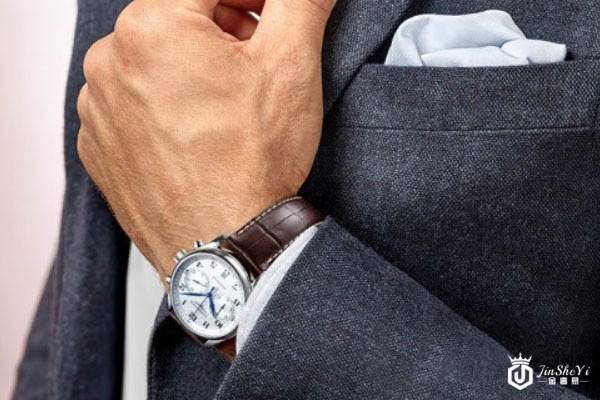 浪琴名匠系列机械皮带男表L26294783佩戴展示图