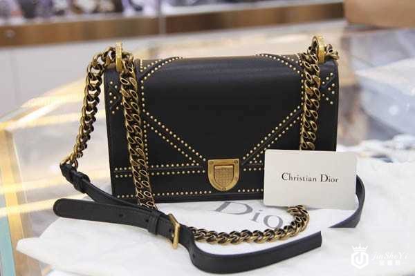 哪里回收奢侈品包包靠谱，线上回收平台实至名归