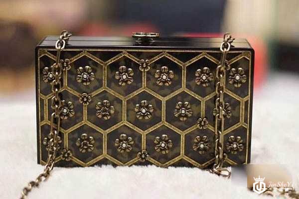 哪里回收奢侈品包包靠谱，线上回收平台实至名归