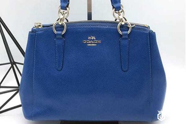 回收奢侈品包包中的蔻驰杀手包，包包回收折扣打到骨折？