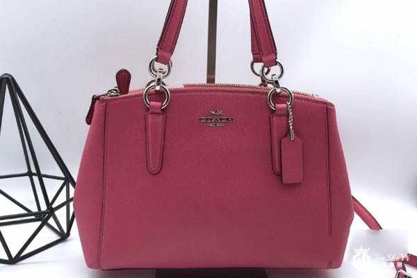 回收奢侈品包包中的蔻驰杀手包，包包回收折扣打到骨折？