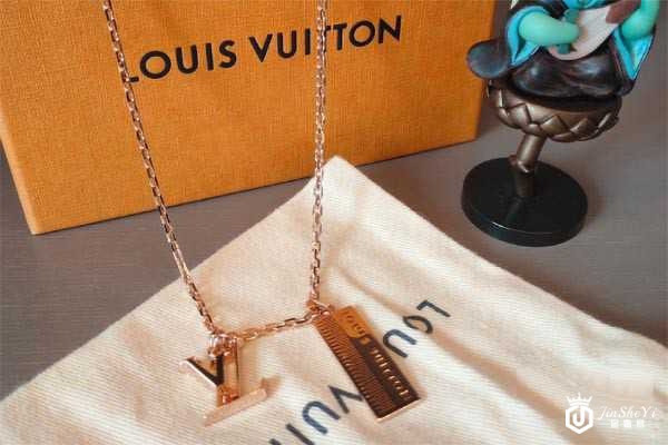 做好这点,LV键盘吊坠项链在奢侈品回收店中也能7折回收 做好这点,LV键盘吊坠项链在奢侈品回收店中也能7折回收