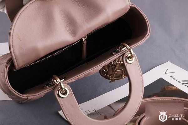 二手DIOR迪奥浅咖色五菱格戴妃包内部展示 二手DIOR迪奥浅咖色五菱格戴妃包内部展示