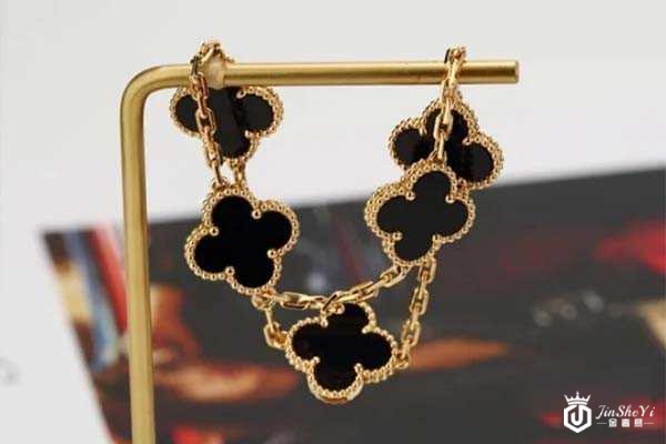 奢侈品网上回收靠谱吗 看平台的回收资格