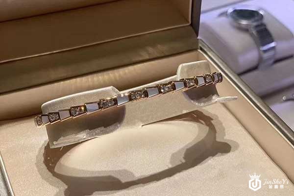 宝格丽手镯回收值钱吗  蛇形可能更保值