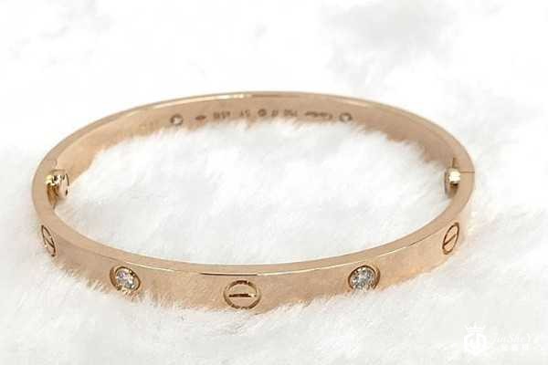 卡地亚4钻手镯回收价格查询要怎么动手