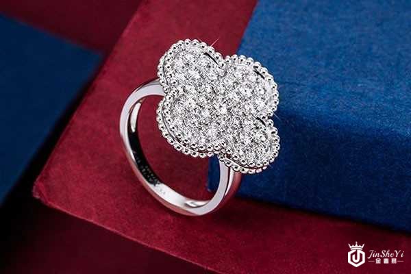 解析奢侈品戒指回收价格查询的重要性